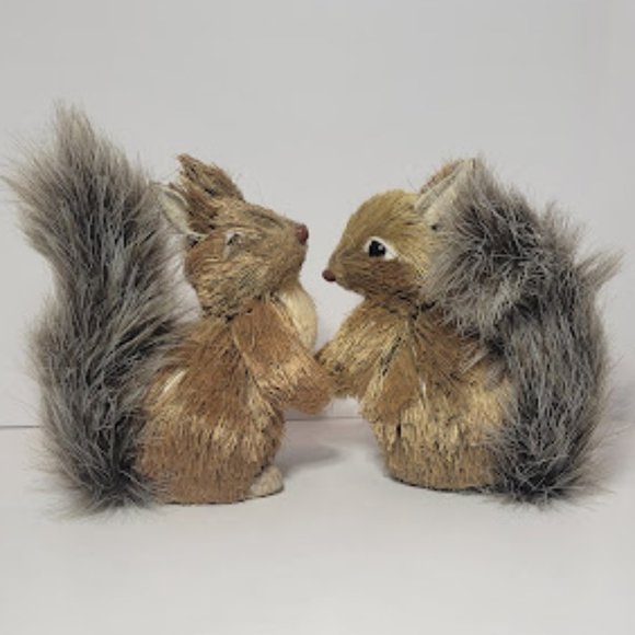 SET OF 2 LIGHT WEIGHT NATURAL SMALL SQUIRREL DECORATIONS WITH REALISTIC TAILS 5" - Picture 1 of 6